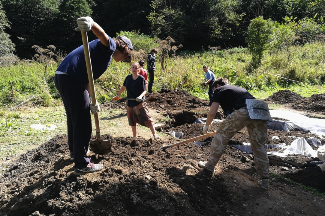 HSE Researchers and Students Discover Burials on Archaeological Expedition