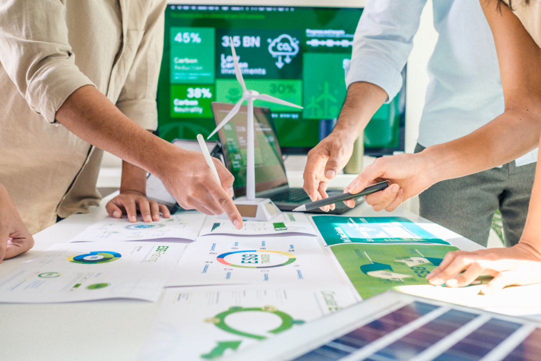 Иллюстрация к новости: Институт экономики и регулирования инфраструктурных отраслей НИУ ВШЭ отмечает 30-летие